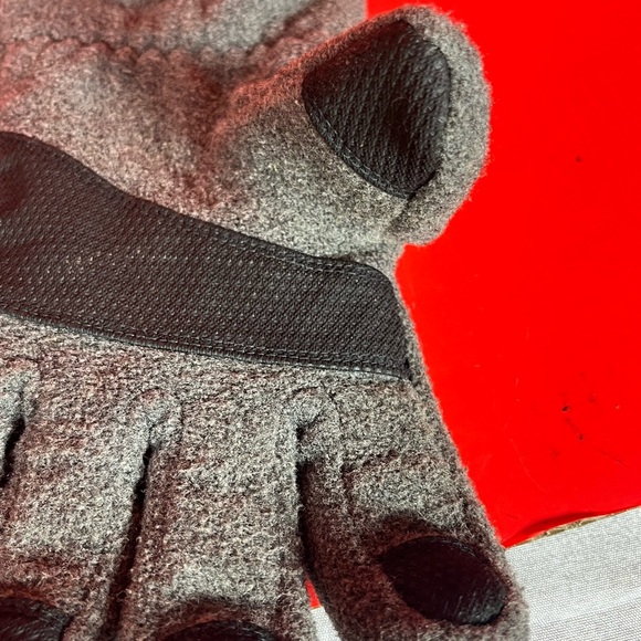 The North Face Charcoal and Black Winter Gloves - Picture 5 of 11
